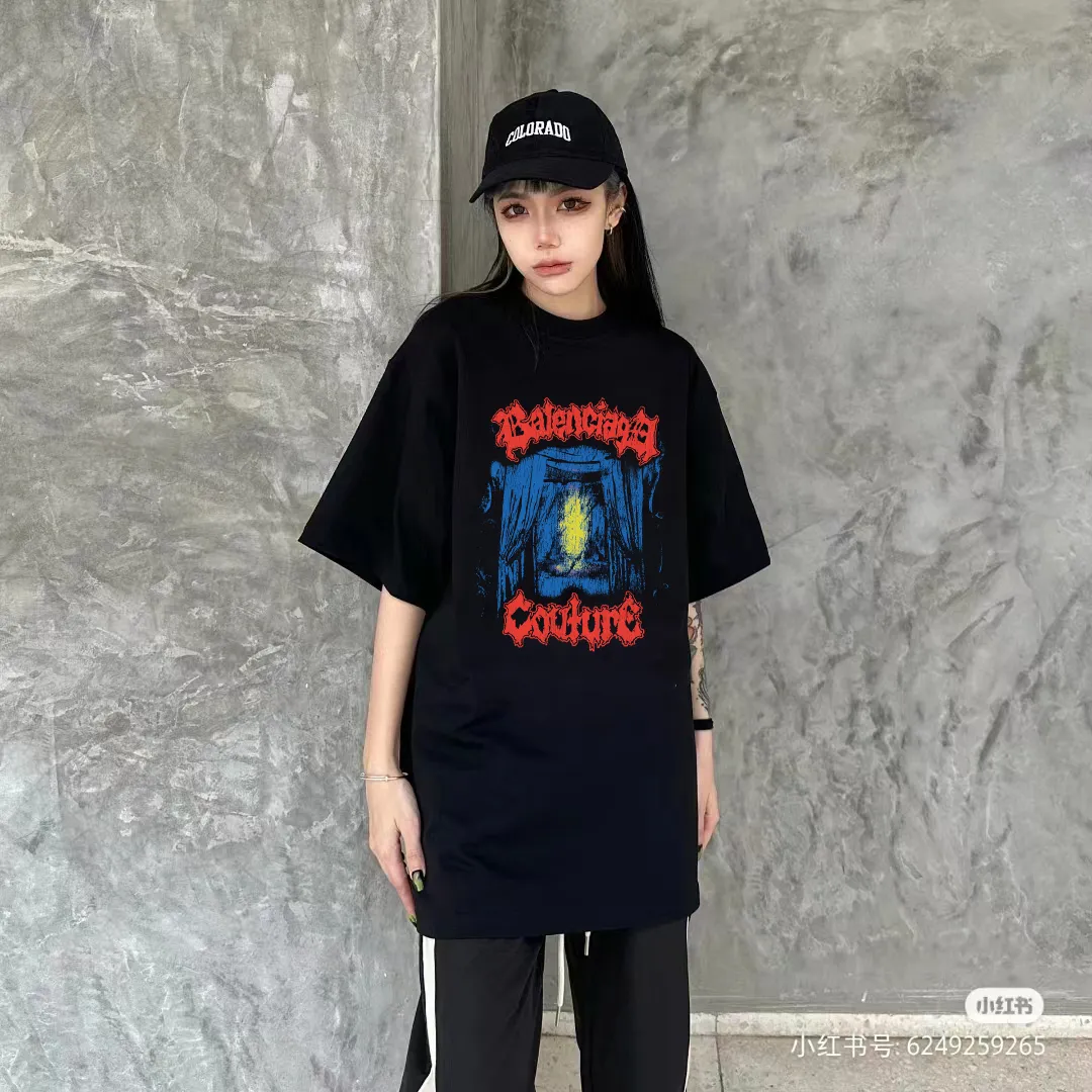 P80✨🔥 [BALENCIAGA] Paris lettering printed short-sleeved T-shirt. Custom-woven and dyed 26-count double yarn 300 grams of heavy fabric. Zero color difference in thread. Perfect details. Differentiate from the current version. Welcome to compare. Same Style for men and women. Must-sell model in the picture above. Color: White Black Size: 1 2 3 4